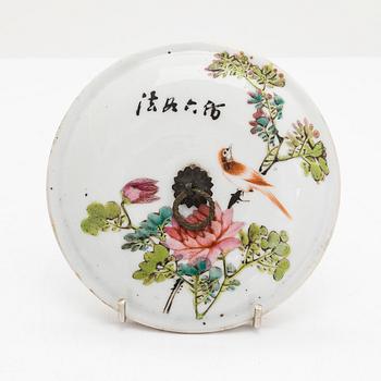 A Chinese four tiered porcelain food container, early 20th Century.