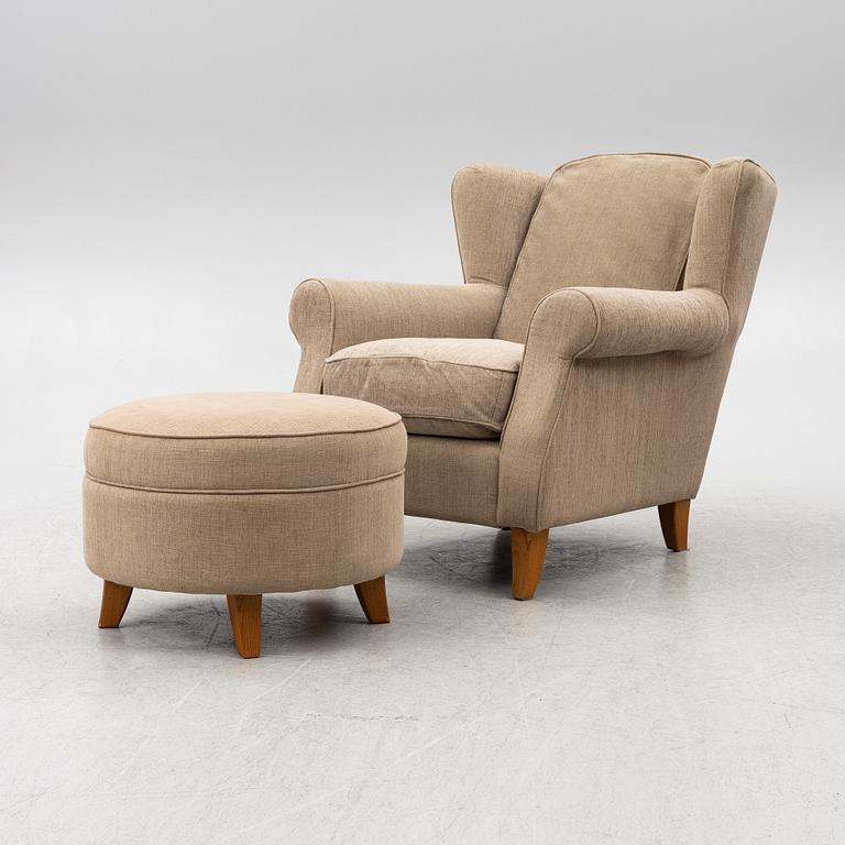 An armchair with footstool, Howard model, Englessons, 21st century.