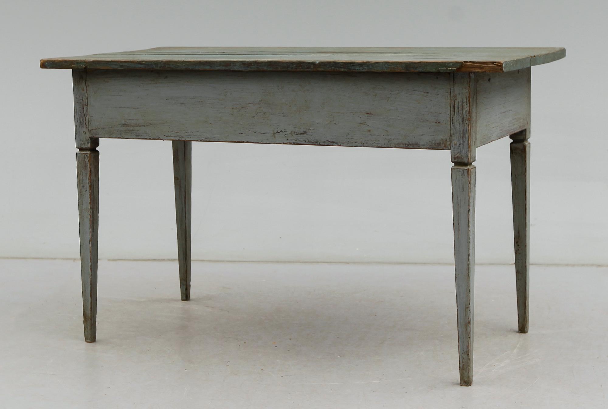 BORD, sengustavianskt, omkring år 1800.