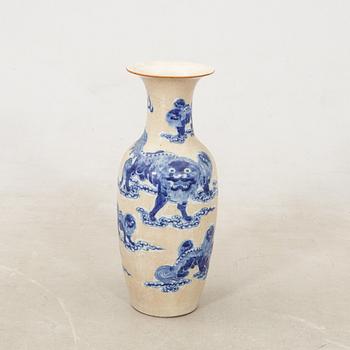 Floor vase China 20th century porcelain.