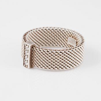 RING, Tiffany & Co, sterlingsilver med 4 briljantslipade diamanter. Vikt 4,3 gram.