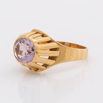 RING 18k gold 1 amethyst approx 9x 7 mm,  total weight 4,0 g. Stigbert Stockholm 1960.