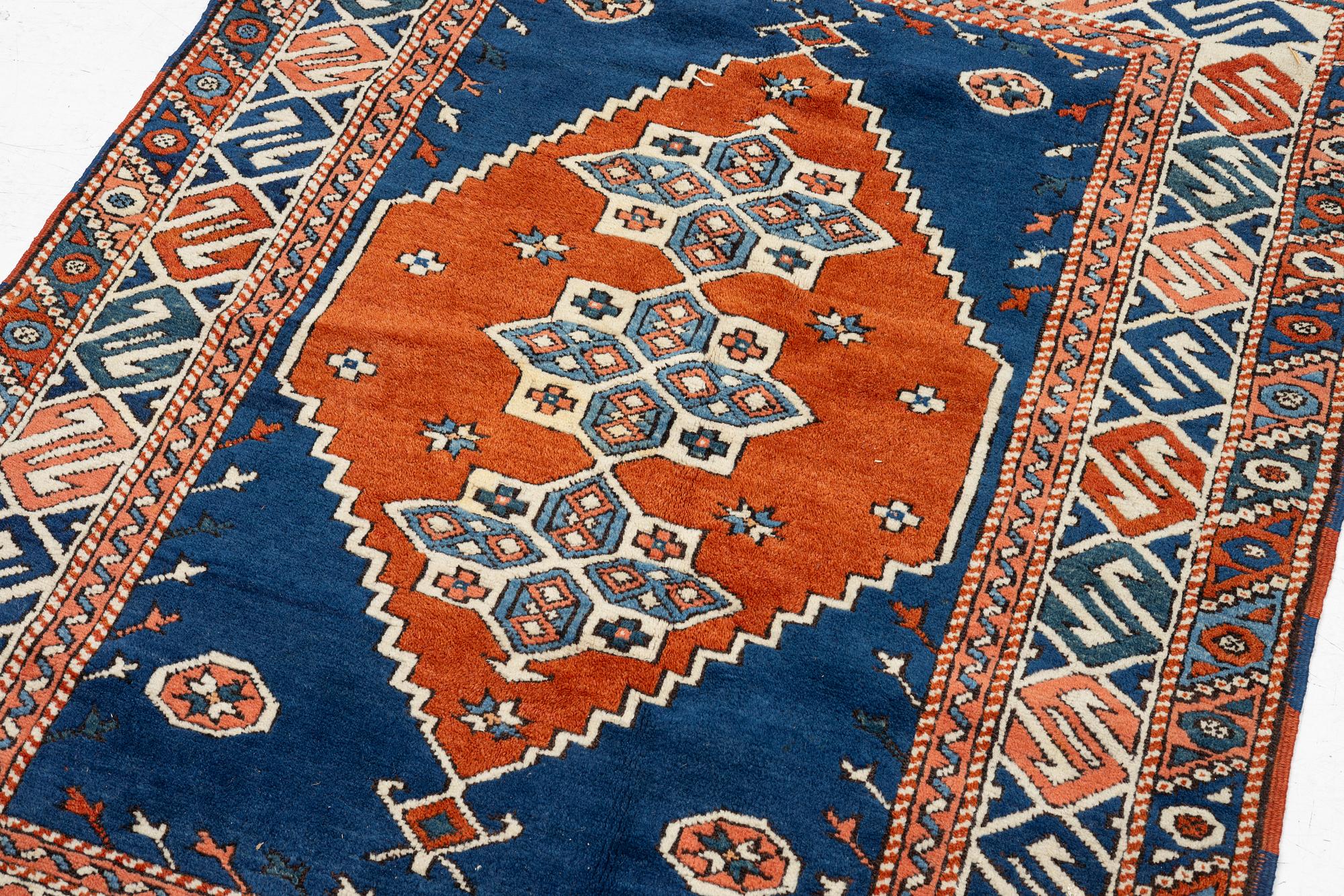 A semi-antique Turkish rug, 175 x 123 cm.