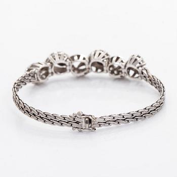 Bracelet, brilliant cut diamonds, 18K white gold.