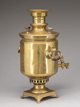 SAMOVAR, mässing. Ryssland, omkring 1900.