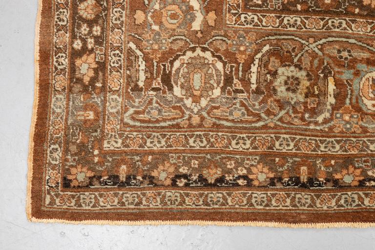 A carpet, antique Tabriz, so-called Hadjalili ca 419-394 x 323,5-308.