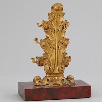 PRYDNADSFÖREMÅL, 4 st, 1800/1900-tal.