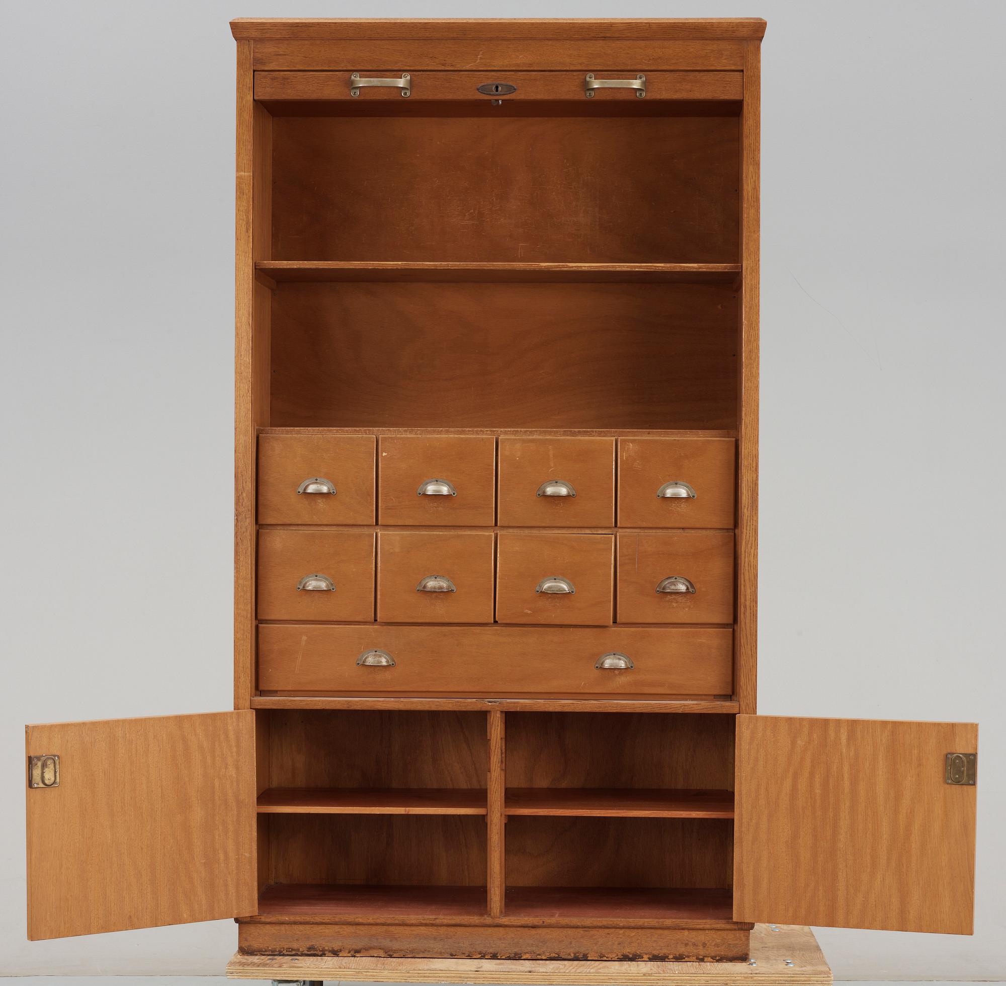 ARKIVSKÅP, 1900-talets första hälft.