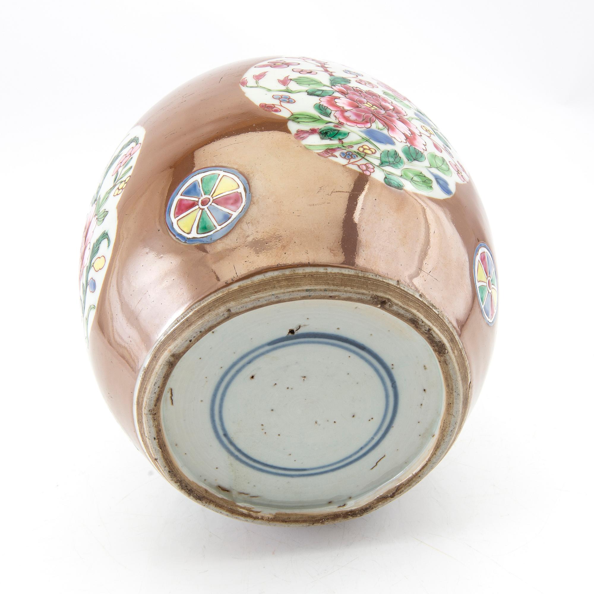 Urna / Bojan, porslin. Qingdynastin, Qianlong (1736-95).