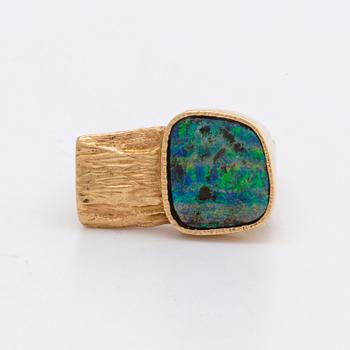 RING, 14K guld med opal ca 11 x 10 mm.