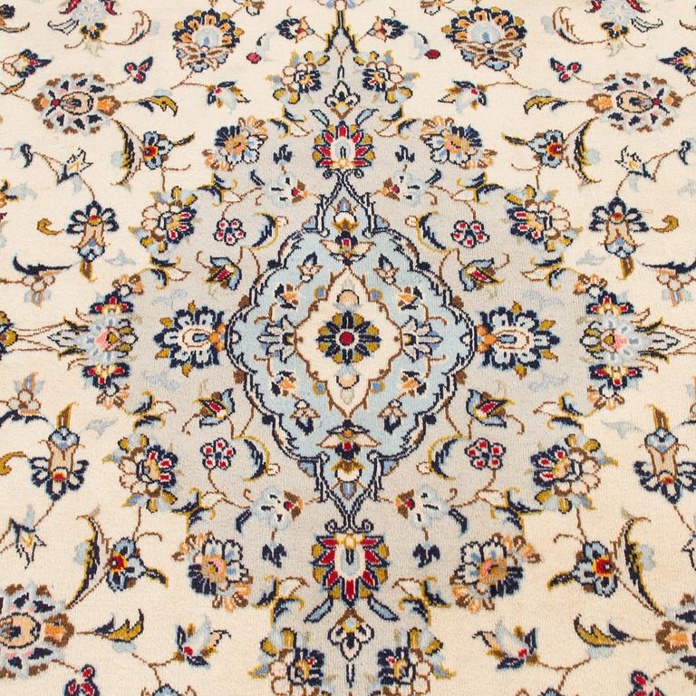 A carpet, so called Royal Kashan, ca 298 x 193 cm.