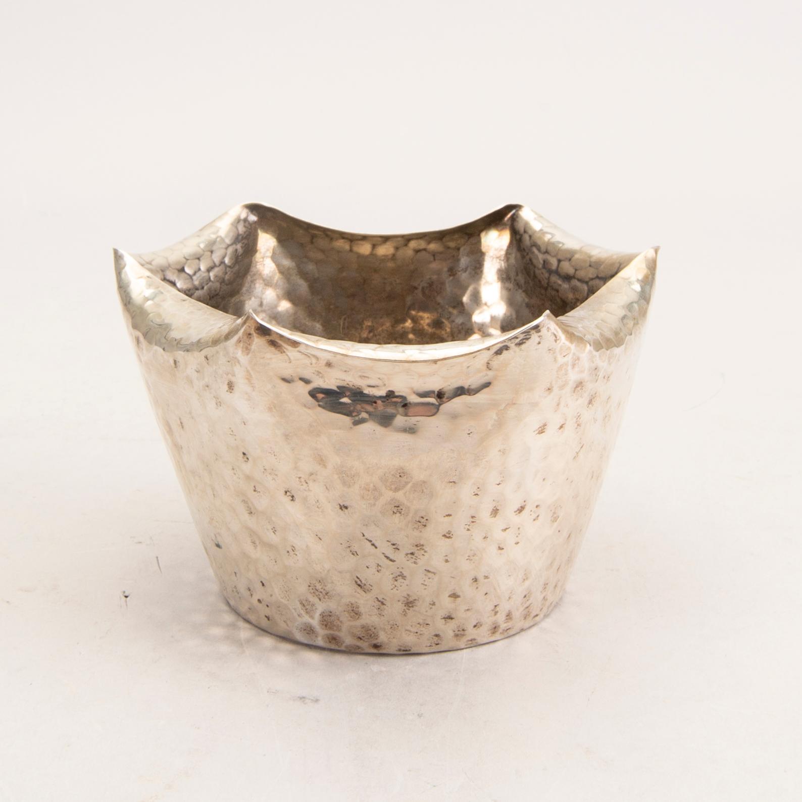 A 20th century bowl of silver, Mark of Adam Bentzen Graeser, Copenhagen 1901, weight 275g.