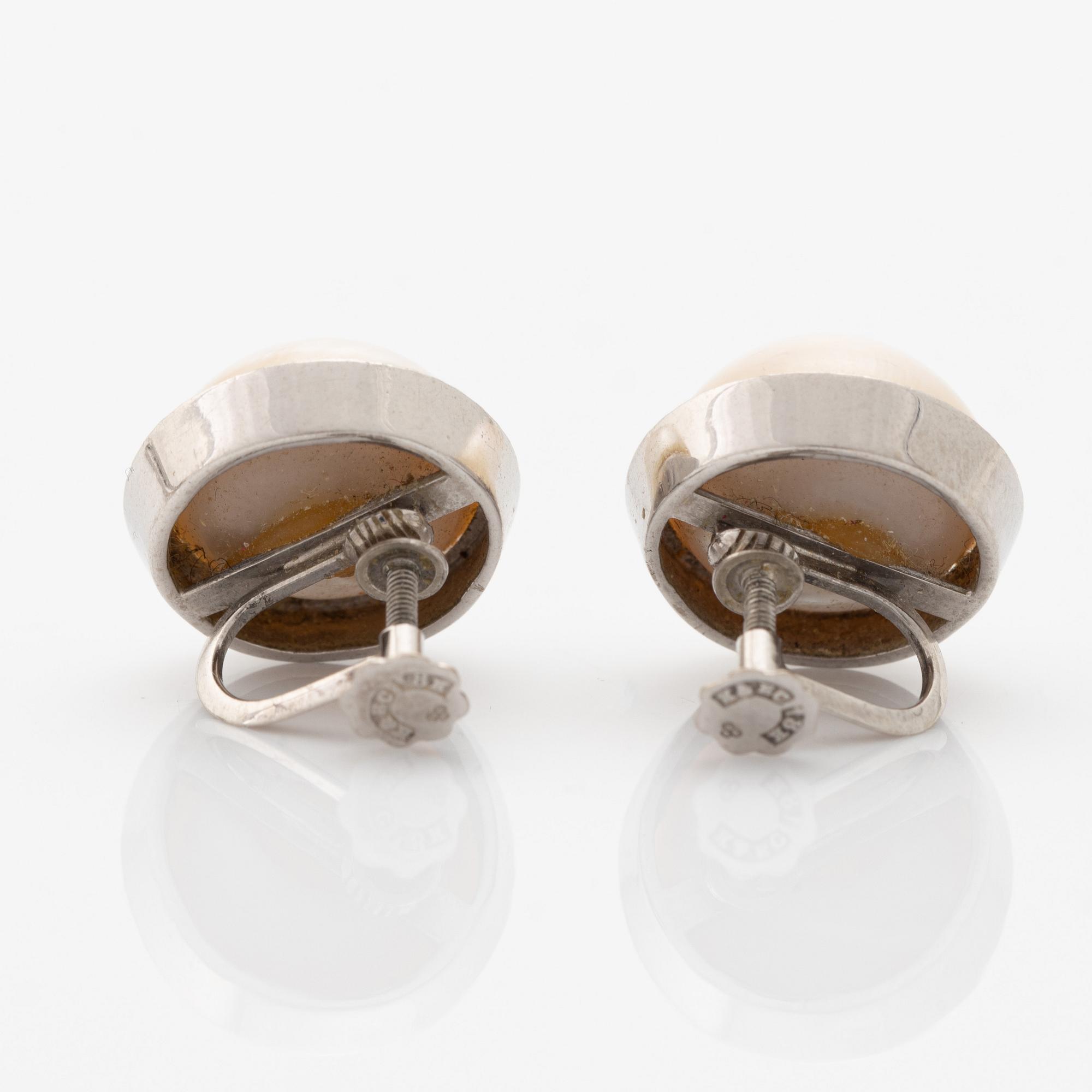 Ring and earrings, white gold and mabe pearls, including Ceson.