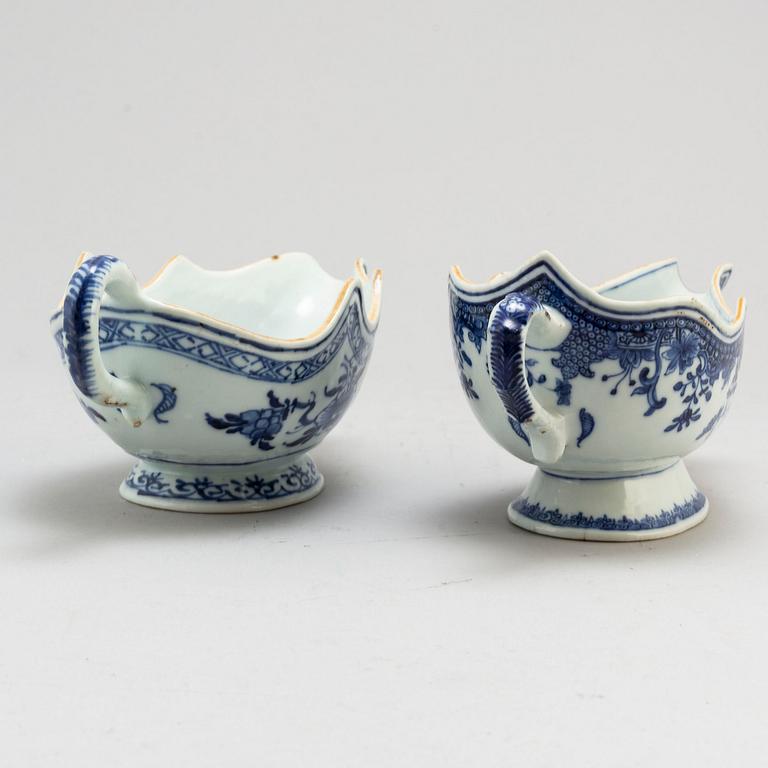 Two blue and white export sauceboats/saucers, Qing dynasty, Qianlong (1736-95).