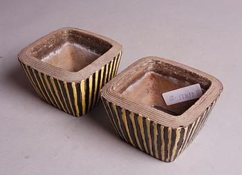 YTTERFODER, ett par, möjligen Mari Simmulson, Uppsala Ekeby 1950-60-tal.