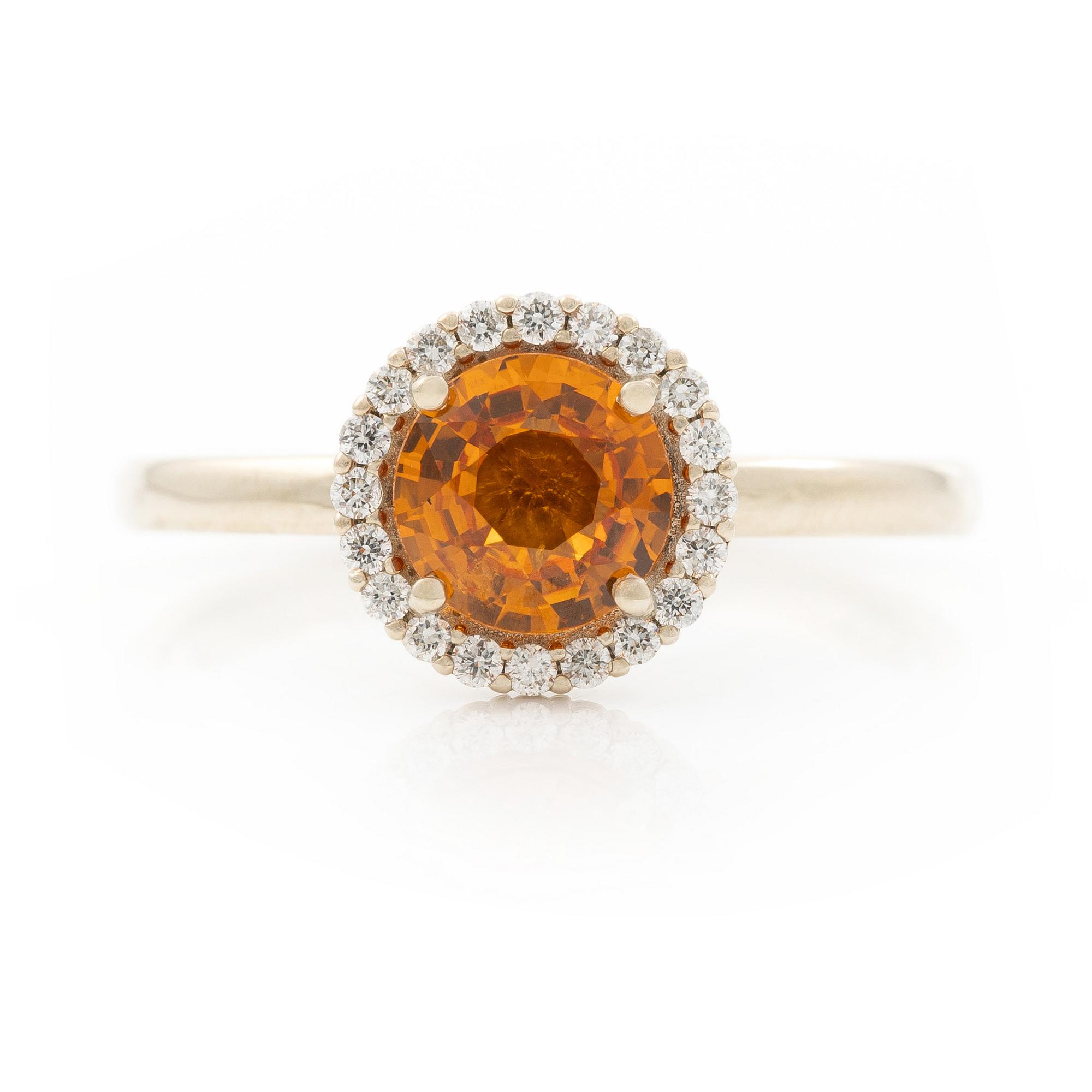 Ring 14K gold with citrine and brilliant-cut diamonds.