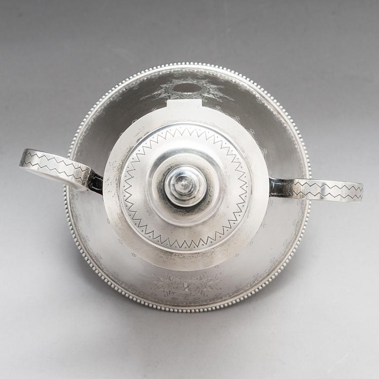 A Russian silver sugar bowl, maker's mark of Stefan Wäkevä, Saint Petersburg 1888.