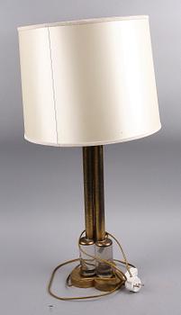 BORDSARMATURER ett par, glas och mässing. 1900-tal.