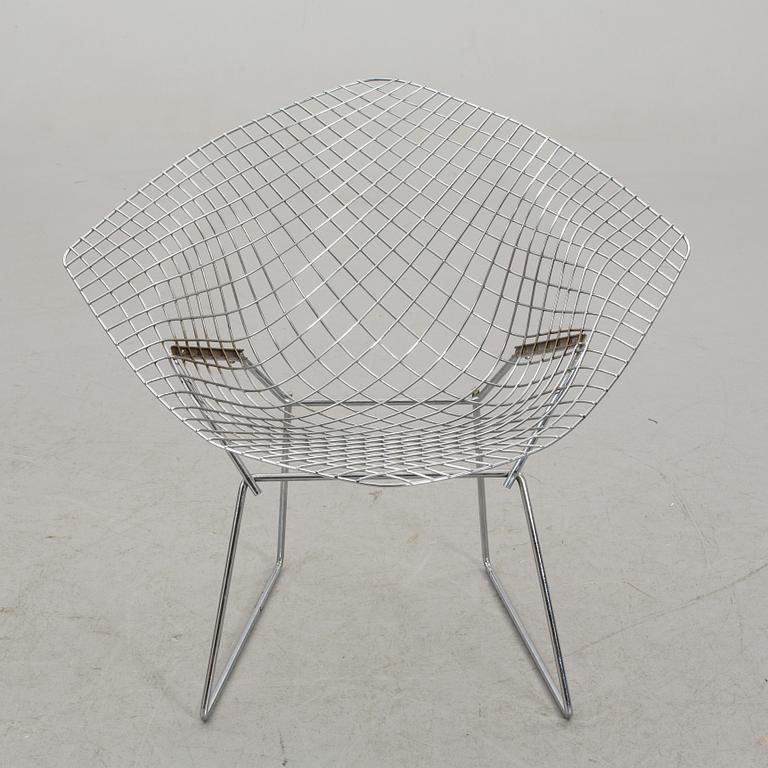 A HARRY BERTOIA "DIAMOND CHAIR".