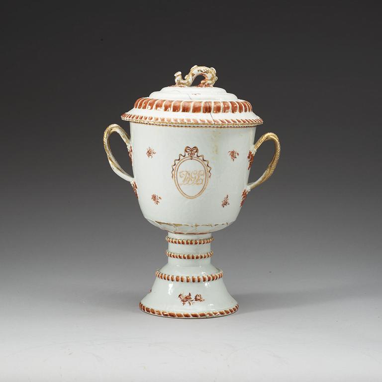 A enameled jar with cover, Qing dynasty, Jiaqing (1796-1820).