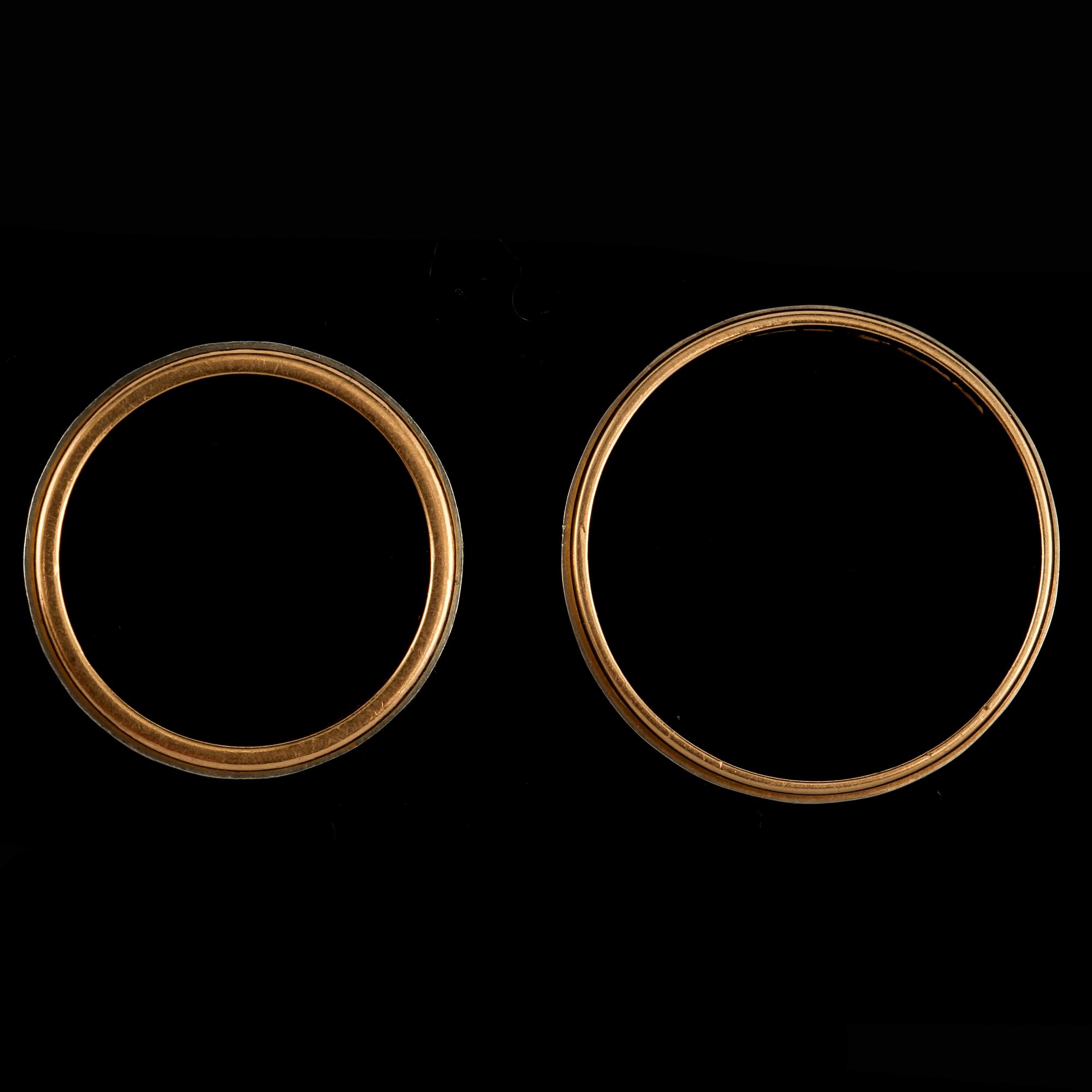RINGAR, 2 st, 20k samt 18k guld och vitguld, bl a Gustav Dahlgren & Co, Malmö, 1968. Total vikt 10 g.