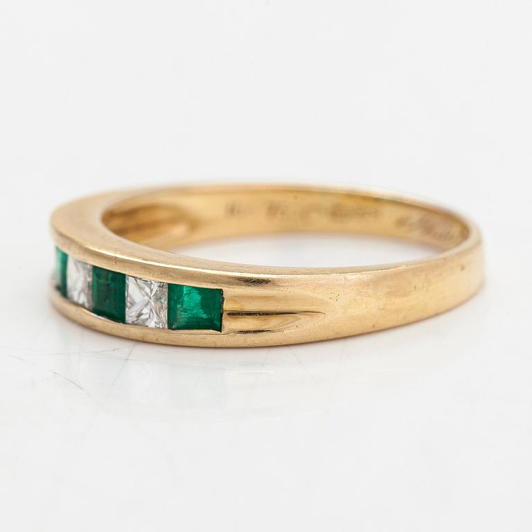 An 18K gold ring, set with emeralds and princess-cut diamonds totalling approx. 0.34 ct. Finnish import hallmarks.