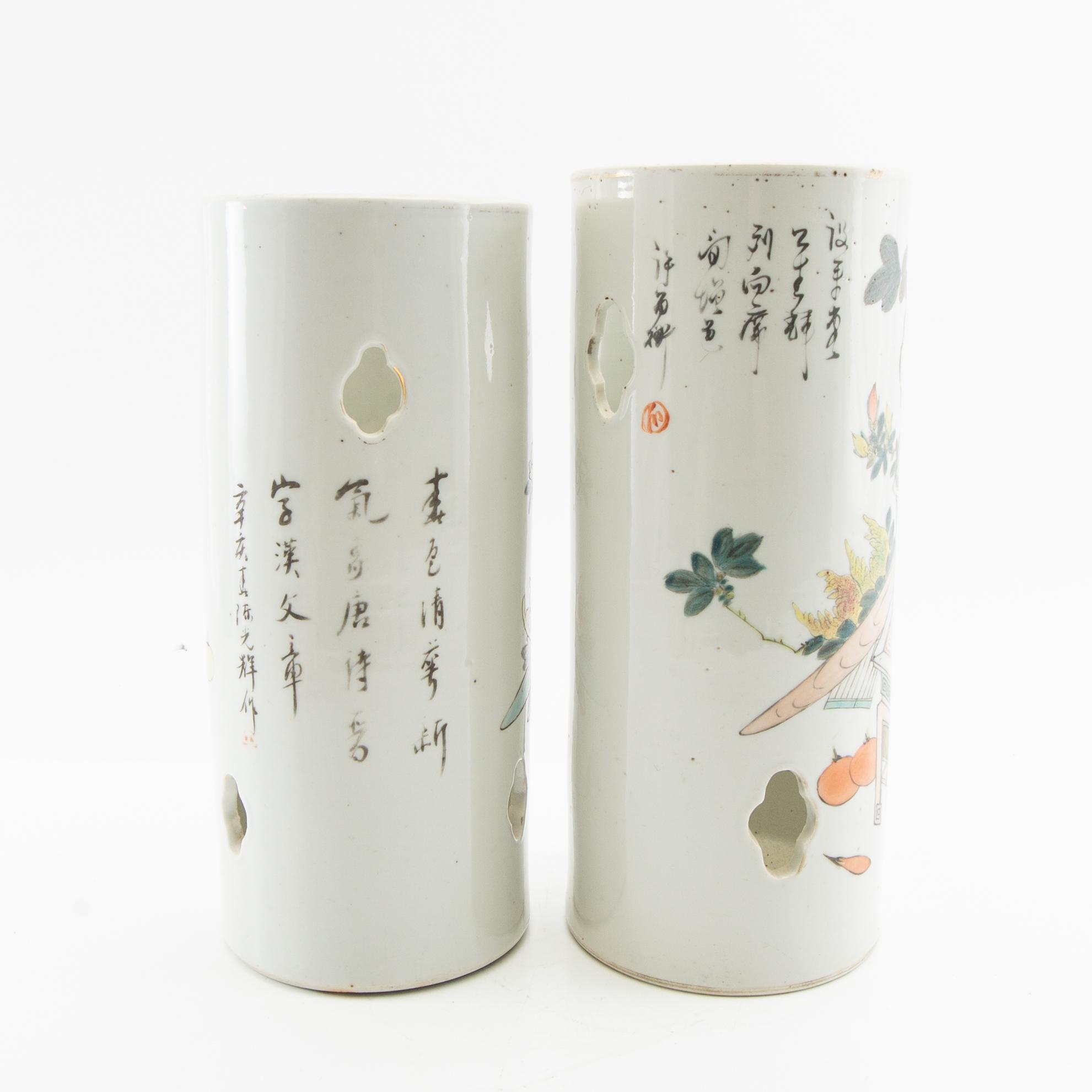 Vaser/Perukstockar 2 st Kina 1900-tal porslin.