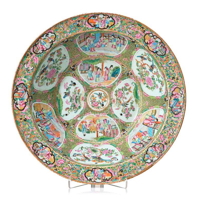 A large famille rose Canton basin, Qing dynasty, 19th Century.