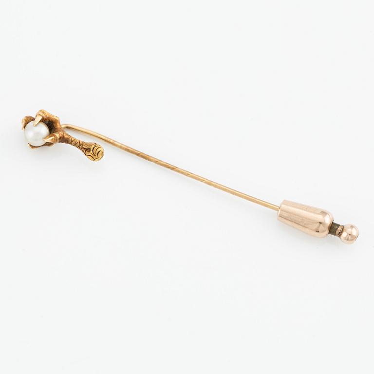 An 18K gold and pearl pin.