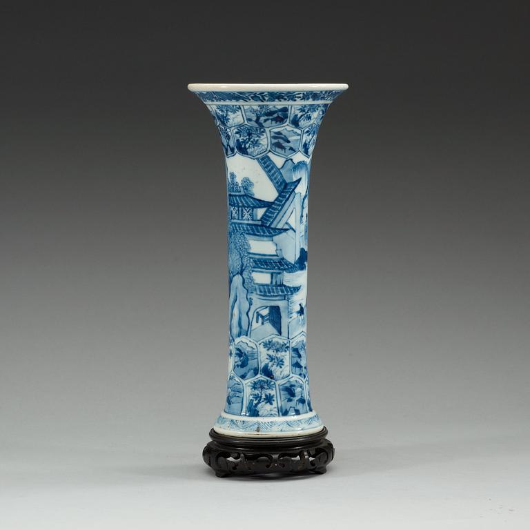 A blue and white Gu shaped vase, Qing dynasty, Kangxi (1662-1722).