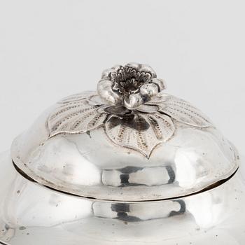 Sockerskål med lock, empire, silver, av Stephan Nöblin Ystad, 1825.