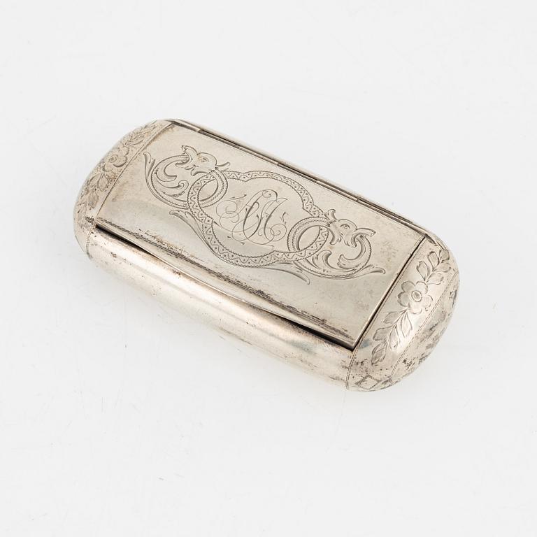 Kalkar, ett par samt dosa, silver, bl.a. MGAB Uppsala, 1946.
