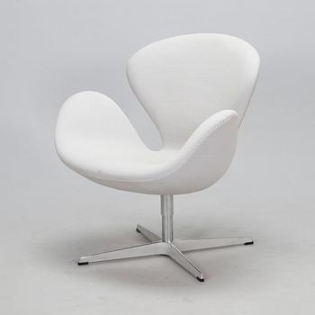 Arne Jacobsen, A 'Swan chair' by Arne Jacobsen for Fritz Hansen 2016.