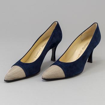 A pair of pumps Charles Jourdan, in size 8,5.