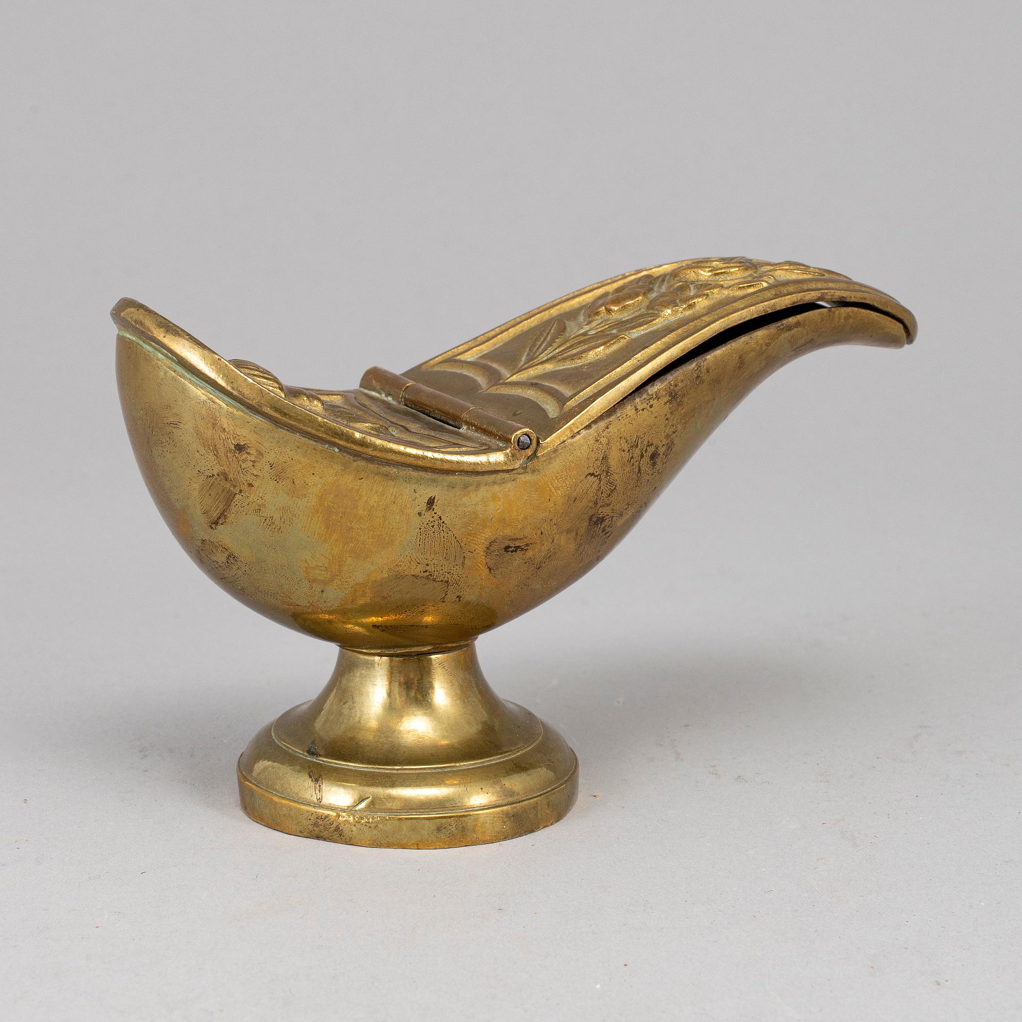 An 18th century bronze wafer box.