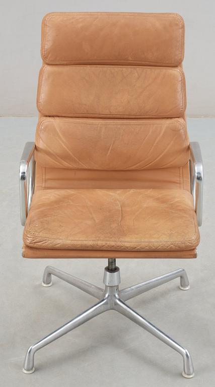 A Charles & Ray Eames 'Soft pad chair', model EA 219, Herman Miller, USA.