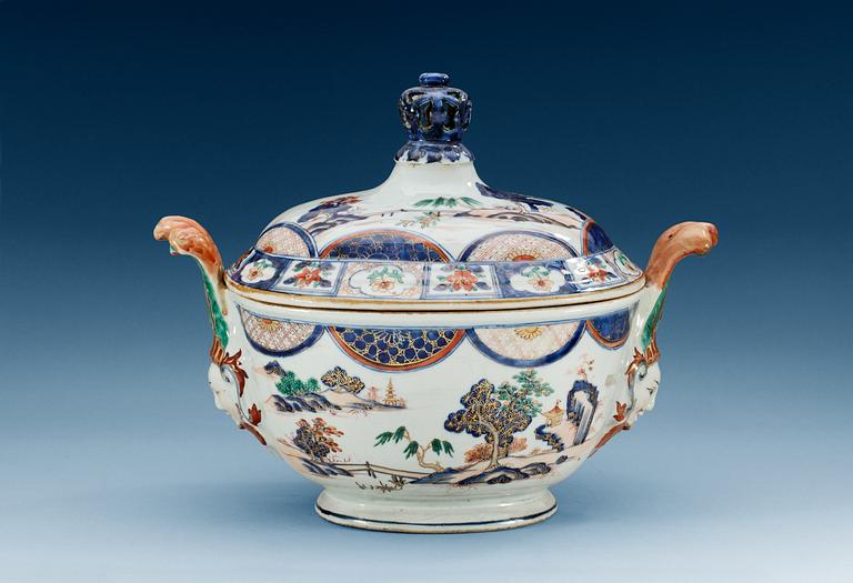 An imari tureen and cover, Qing dynasty, first half of 18th Century.