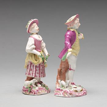 FIGURINER, två stycken, mjukt porslin. Marieberg, 1700-tal.