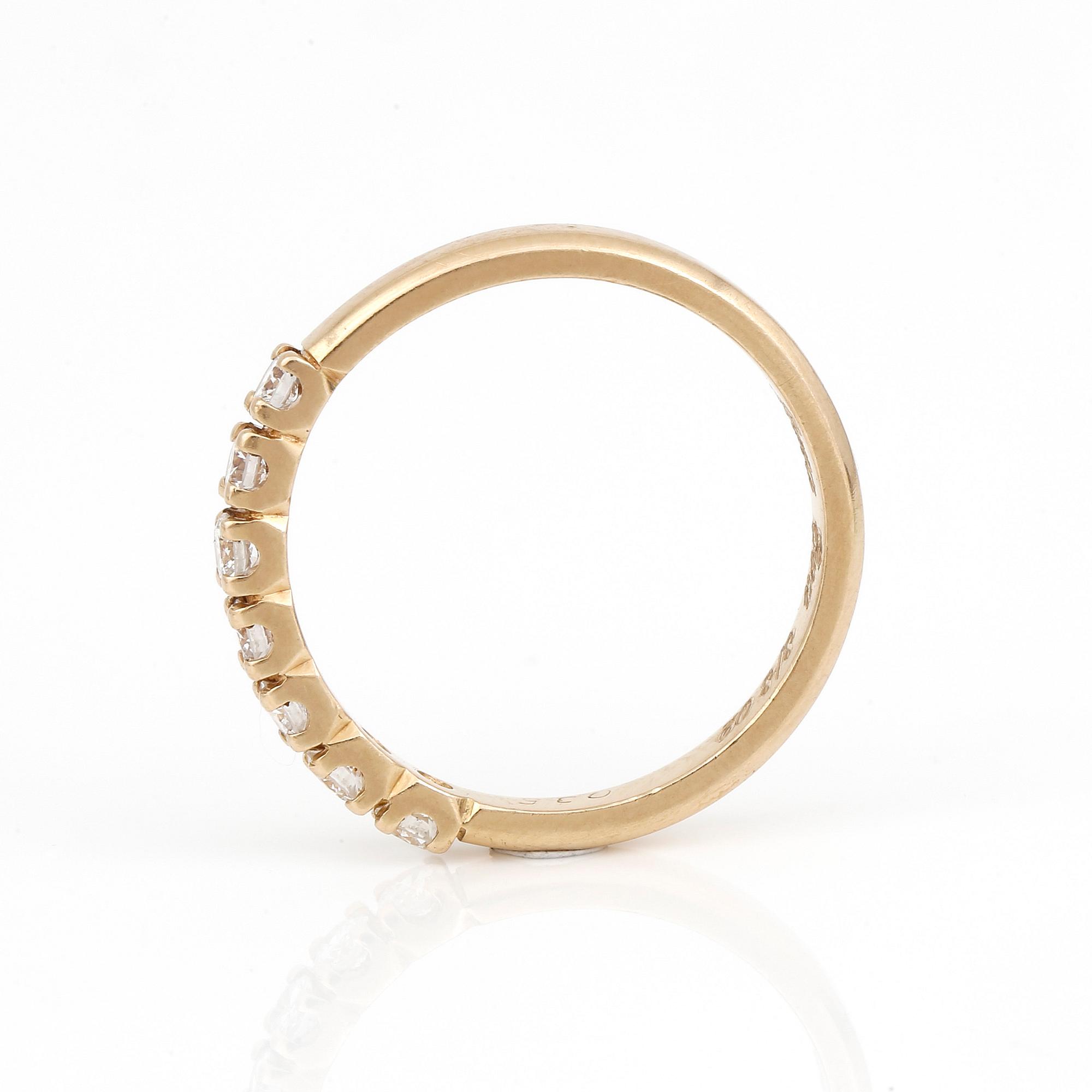RING, 18K guld med briljantslipade diamanter, 0,35 ct, Hedbergs, Stockholm, 1990. Total vikt ca 2,72 g.