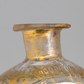 A first half of the 19th century wooden casket containing 6 flasks 2 glasses.