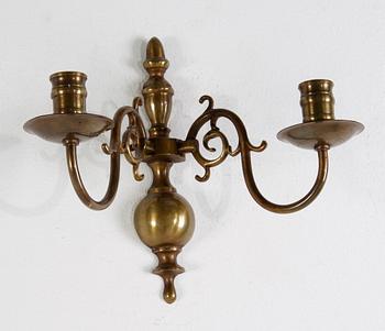 LJUSKRONA SAMT APPLIQUER, ett par, mässing, barockstil, 1900-tal. H 23-41.