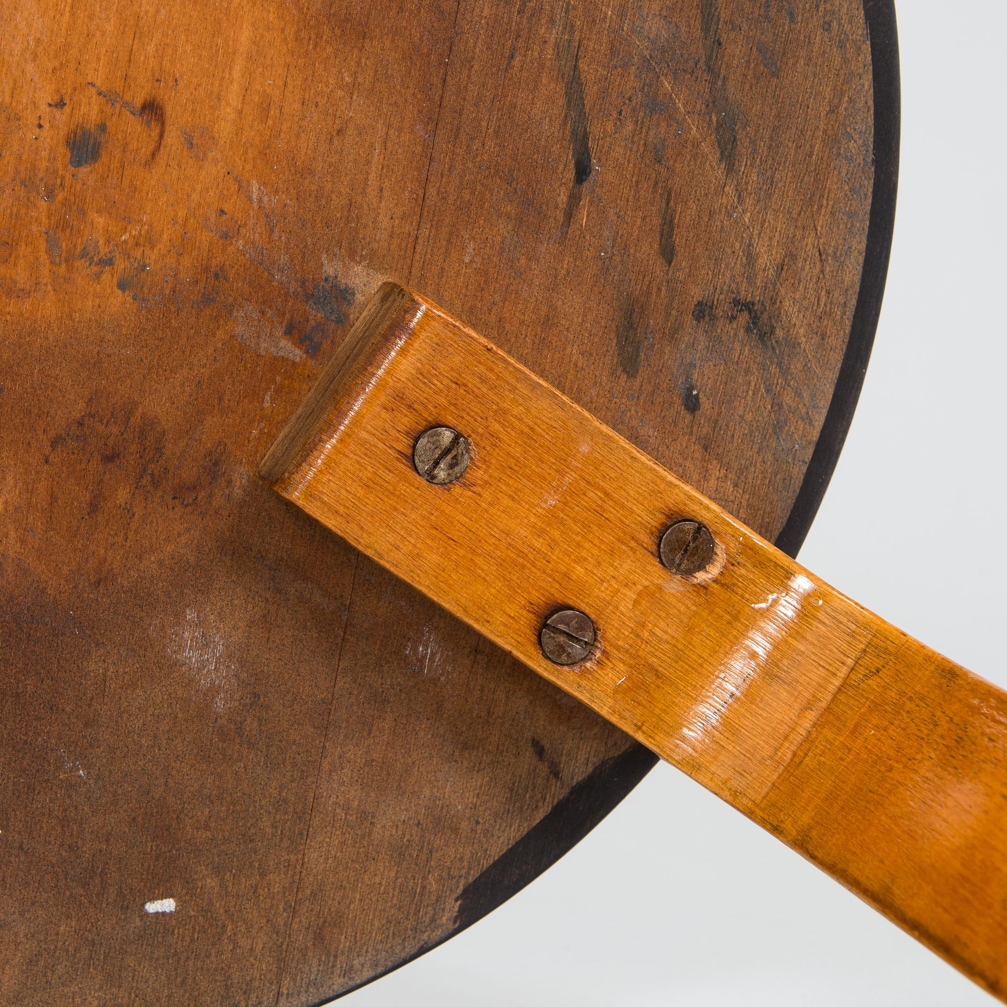 Alvar Aalto, jakkarapari, malli 60, O.Y. Huonekalu-ja Rakennustyötehdas A.B, Finmar, Suomi, 1934–39.