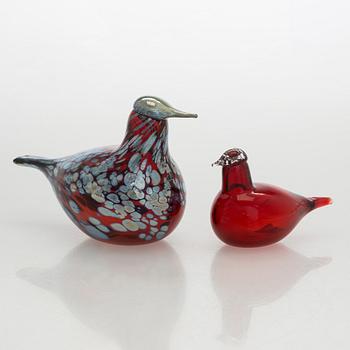 Oiva Toikka, a 'Ruby bird' and 'Little tern' glass birds, signed O. Toikka Iittala.