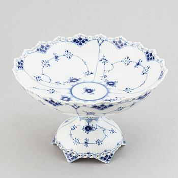 Royal Copenhagen,  a '1022' 'Musselmalet Full Lace' porcelain bowl, Denmark.
