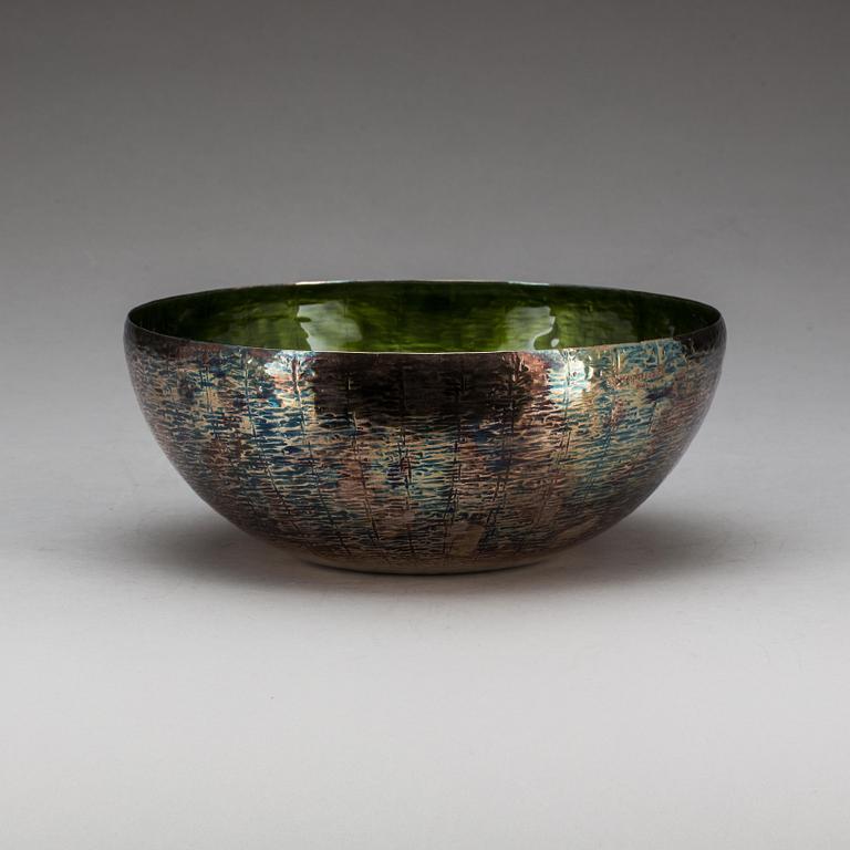 An Eva Hidström sterling and green enamel bowl, executed by Kultakeskus, Tavastehus, Finland 1970.