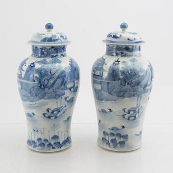 A pair of Chinese 20th century porcelain urns.