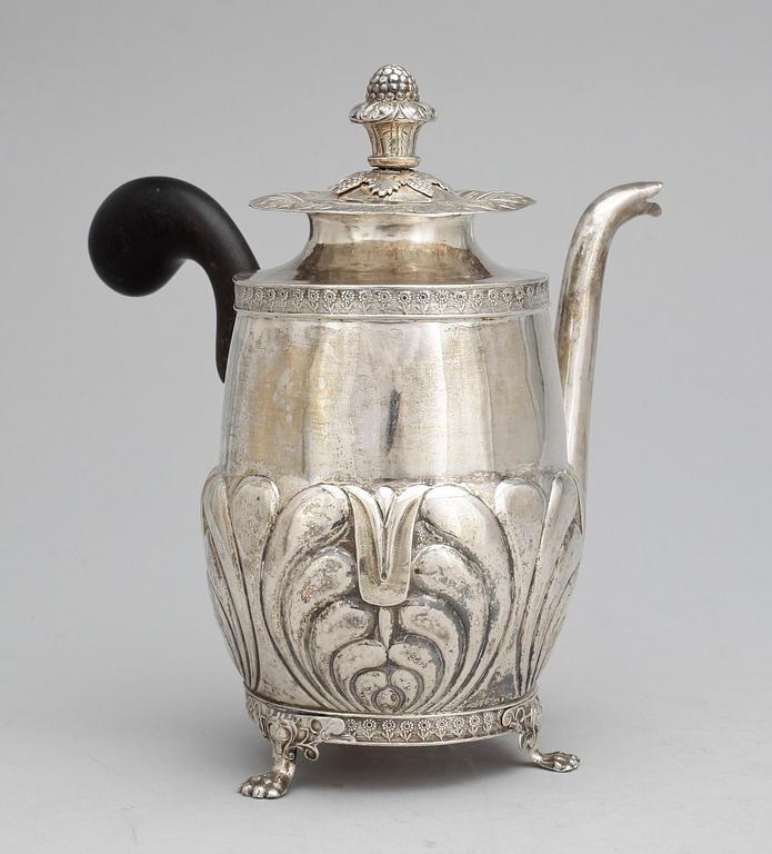 KAFFEKANNA, silver, Carl Fredrik Hultbom, Stockholm, 1830. Tot vikt ca 503 g.