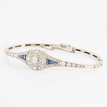 Bracelet, 18K white gold set with brilliant-cut and octagonal-cut diamonds and blue sapphires, Art Deco, circa 1920-30s.