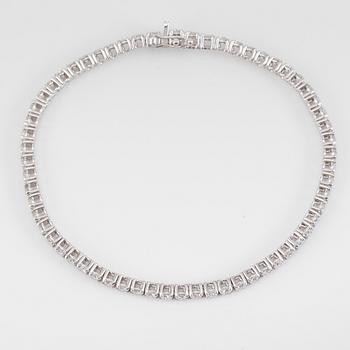 ARMBAND, 18K vitguld och diamanter tot ca 3.45 ct.