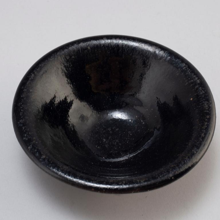 A ceramic bowl, presumably Yuan/Ming dynasty.